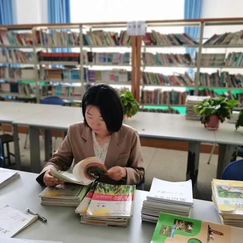 南河初级中学开展期中教师教案、学生作业大检查活动