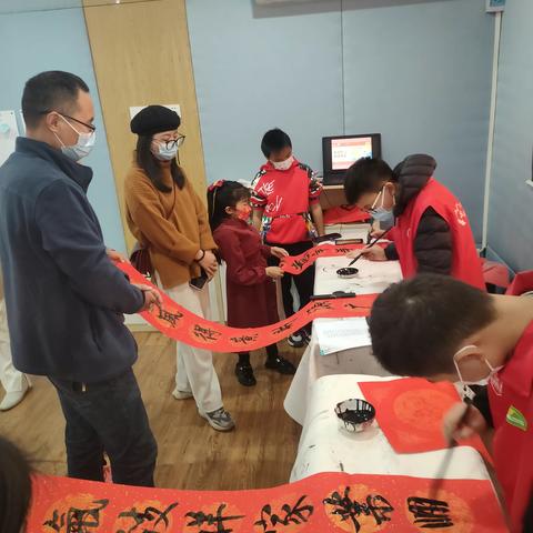 新石家庭发展服务中心带你一同“认识新年传统习俗、弘扬传统文化”--写春联送祝福