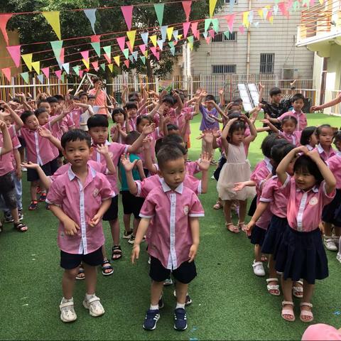 六一幼儿园小二班第十二周活动花絮