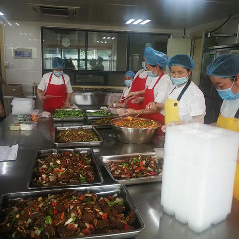 营造良好后厨环境  筑牢“舌尖安全防线”