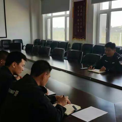 突击三队召开队内学习会议