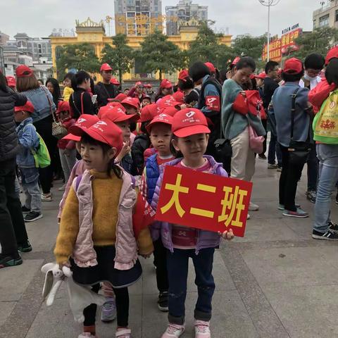 永远做“二幼”的好孩子——记漳浦县第二实验幼儿园大二班“小手拉大手，文明齐步走”主题活动