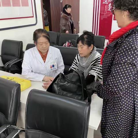 区医院走进社区宣扬中医药文化
