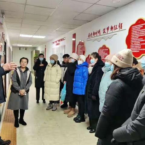 区医院党支部组织参观九委社区党群服务中心