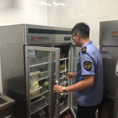 莲湖区市场监管局枣园食药所开展节前餐饮单位食品安全检查