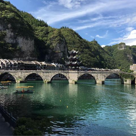 在山水与民族风中写意人生