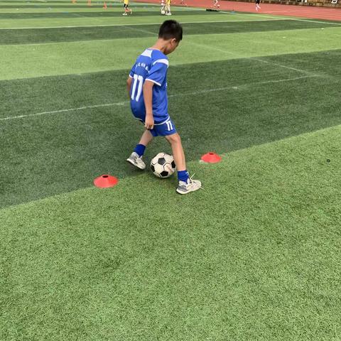 足球⚽️让我们成长————三四年级足球周末课后兴趣活动