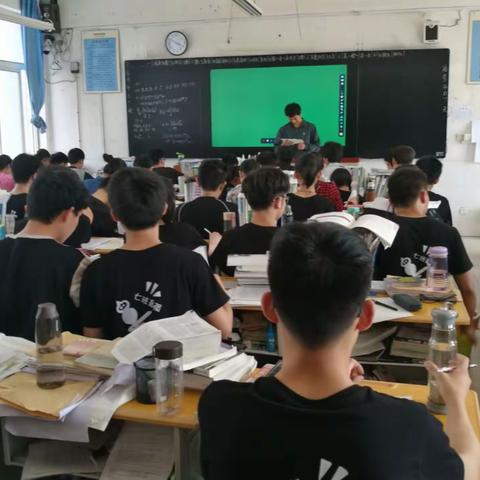 把讲台让给学生