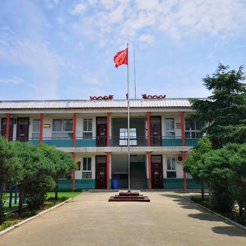 手拉手心连心，携手共进促成长泌阳县杨家集汪庄小学幼儿园 ·泌阳县鸿蒙教育“手拉手教研互助园”签约授牌仪式