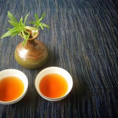 岩茶风云：大师、茶农与茶经