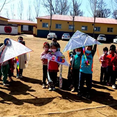 戏纸鸢，浸童趣——瓦宅幼儿园大班放风筝活动