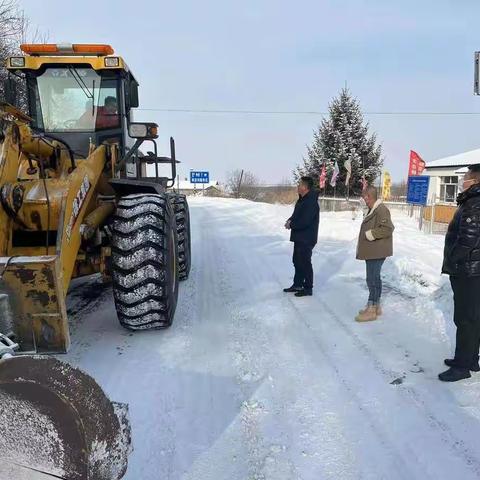 县交通运输局、公路事业发展中心春节前进行除雪安全工作