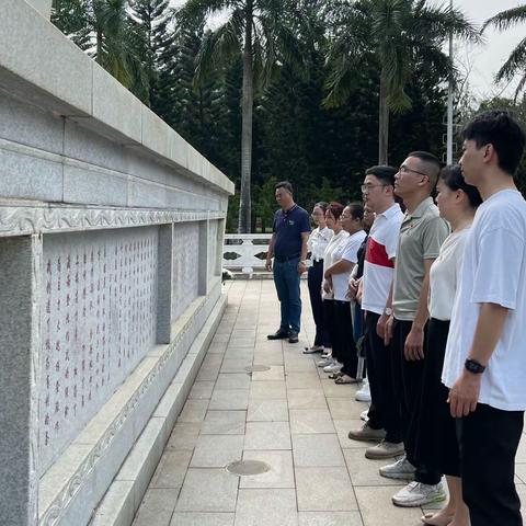 祭奠英烈  追思忠魂