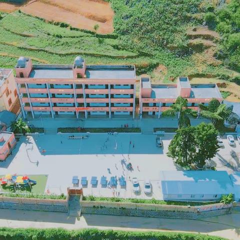 校长带头上公开课，示范引领促成长——记文山市平坝镇土锅寨小学公开课研讨活动