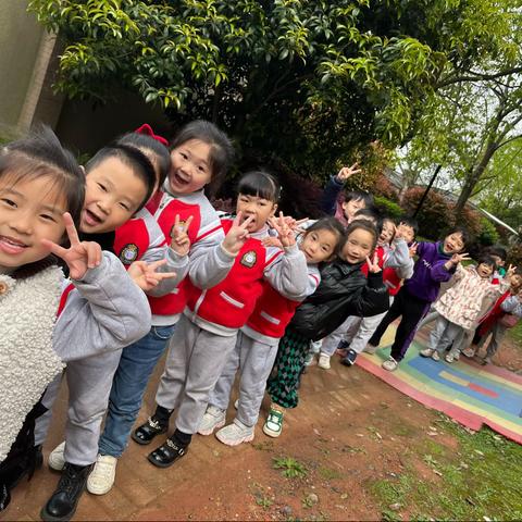 新蓝天幼儿园大班第七周活动周刊