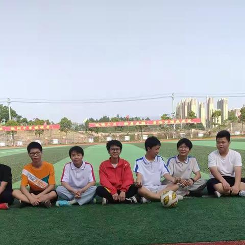 绿茵相逢，足下共勉