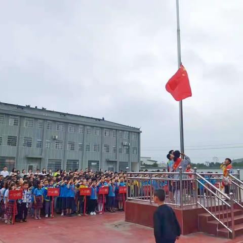 大苏山中心小学举行新学期升旗活动