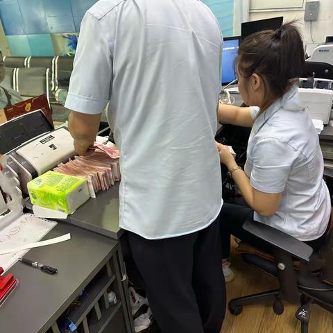 洪水无情 人间有爱 —延寿吉盛支行助受灾群众存款