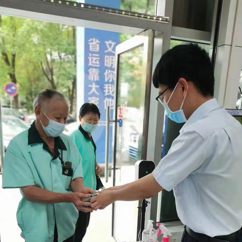 建行义乌宏源支行开展“岁岁重阳 久久情长”劳动者港湾敬老爱老主题活动