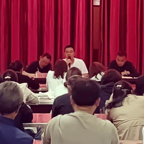 务基镇中心校召开课程思政研讨会