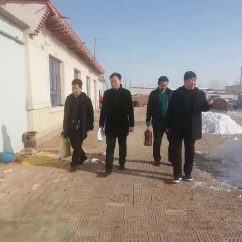 份子地中心卫生院开展“健康扶贫勤走访  进村入户暖人心”扶贫慰问活动