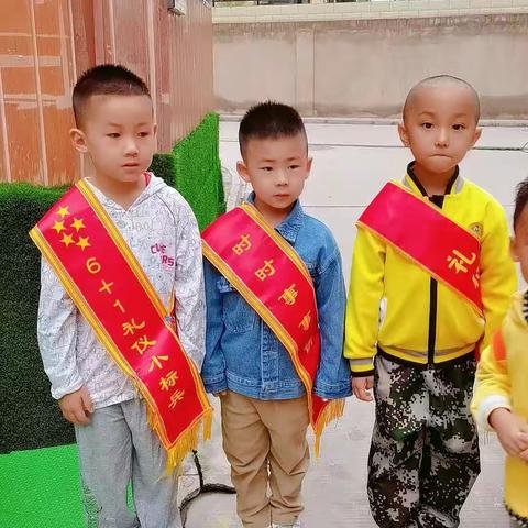 大一班幼儿的生活💒每一秒都是温馨幸福❤️，用心💕记录你们生命里😊每个不可复制的瞬间📸