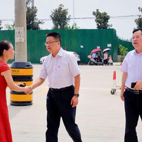 王建平县长等县领导教师节前夕莅临光山十小慰问全体教师