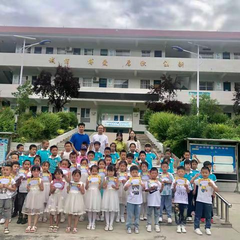 走进小学  憧憬未来——商州区黑山镇中心幼儿园大班参观小学活动