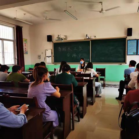 6月25日浅口联校教师全员上岗，王娟校长传达了中小学生防溺水安全会议的精神，并有效组织开展了开学应急演练！