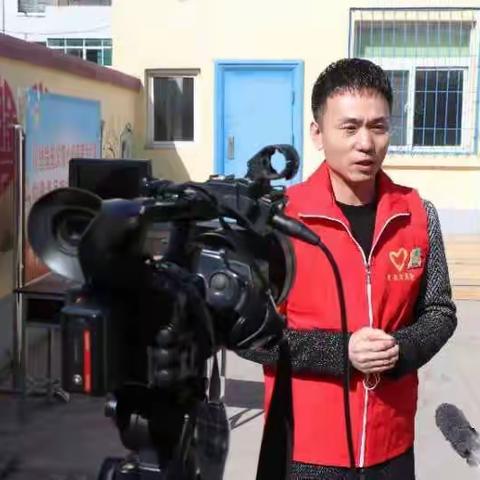 学习雷锋 关爱社会 花儿在行动