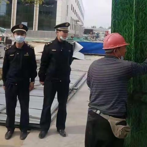 路长制联动迅速 快速出动治理围挡问题