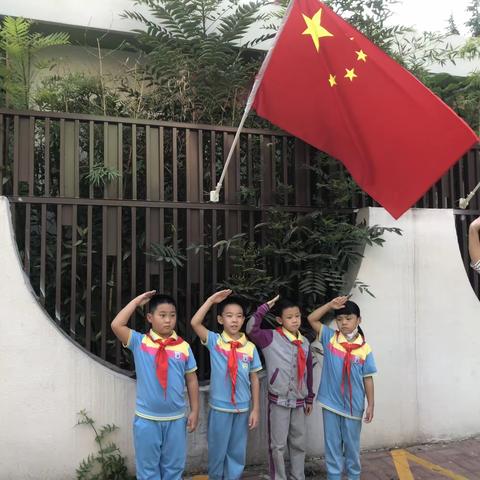 我向国旗敬个礼