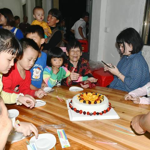 隆重祝贺叶伟琼80大寿