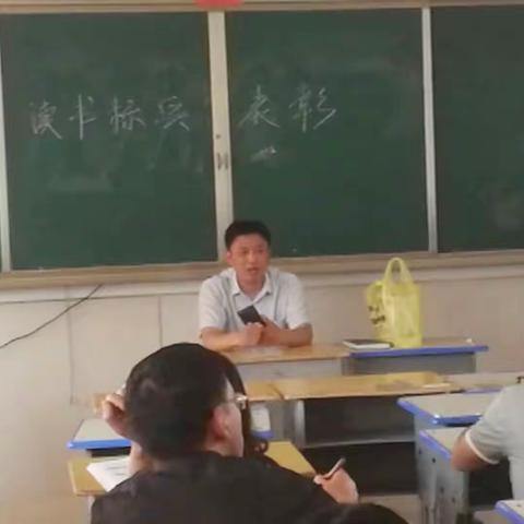 “书香溢满校园，教师共同成长”——初二学区读书标兵表彰仪式