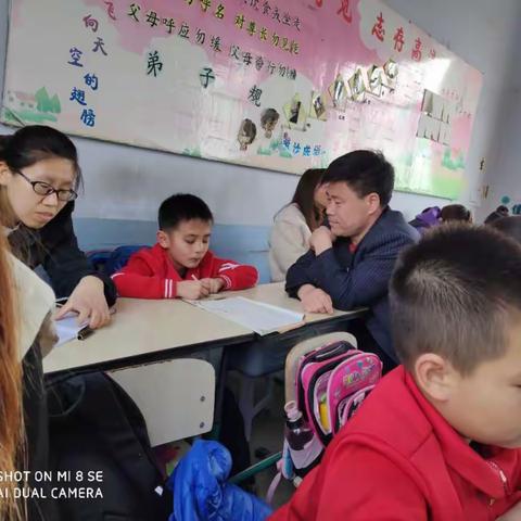 业民小学开展“校长进课堂月”听课评课活动