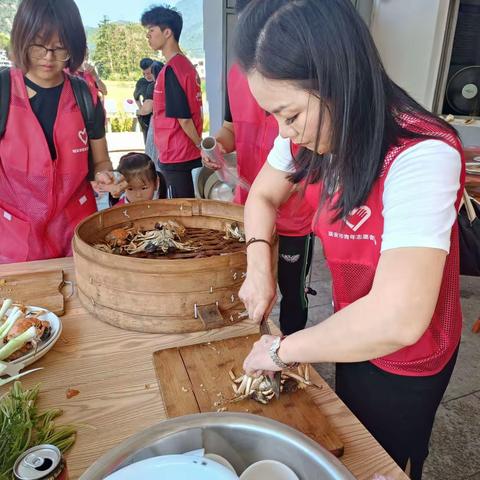 志愿聚力 情暖重阳 壹元爱心重阳节走进湖岭镇六科养老院