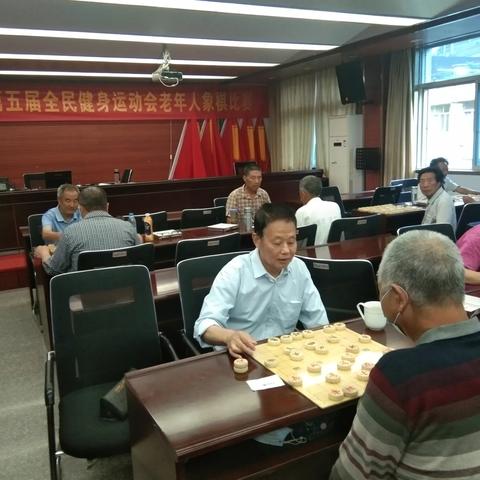 棋盘不减当年勇，横车跃马显本色