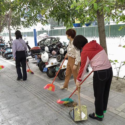 住建局开展网格责任地段环境卫生扫除和入户宣传活动  助力我市“三创”工作见实效