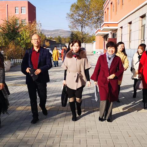 名师进校园，助力大通好教研----《基于提升小学生数学核心素养的数学思维培养研究》课题研讨暨名师指导活动