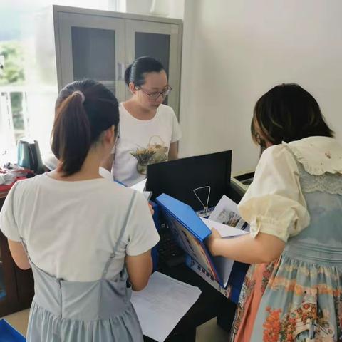 吉阳区退役军人服务中心到海澜社区退役军人服务站实地检查指导台账建设工作