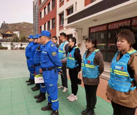 张家口蓝天救援市区队对市区中小学生进行疏散演练，提升逃生自救能力