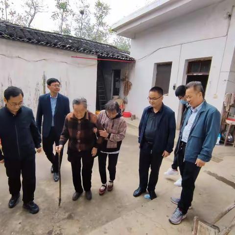 潇潇重阳雨，暖暖敬老情——罗陈乡党委走访慰问百岁老人