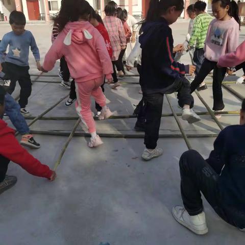 小小阵地 大大舞台———团城第一小学乡村少年宫活动日