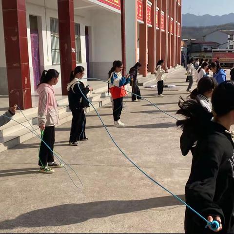 伴孩子快乐成长——鲁山县团城第一小学少年宫社团活动日