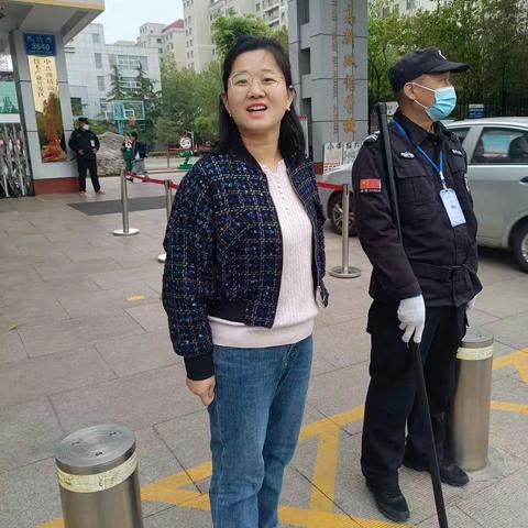 三年级二班家长执勤侧记（二）