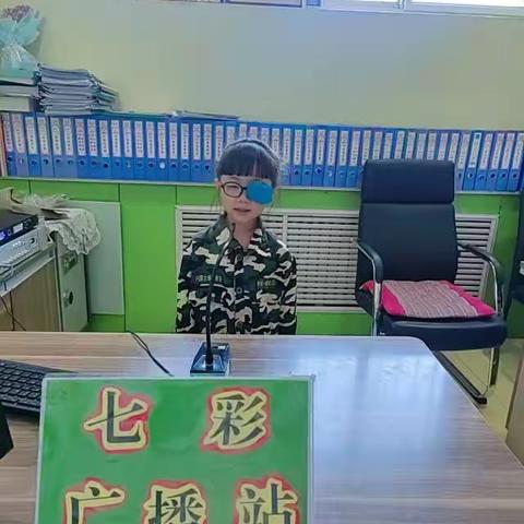 小太阳幼儿园菠萝五班《我是是七彩广播员》