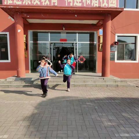 温香镇中心小学消防安全演练