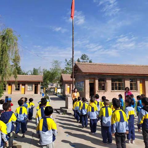 好习惯伴我成长                                      ——张家庄小学养成教育侧记
