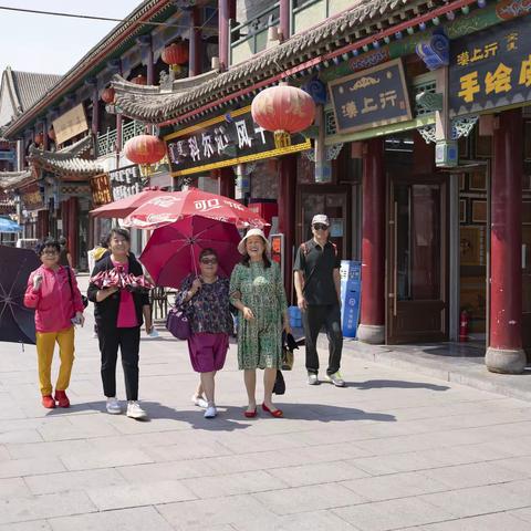 锦绣邻里情常在，潇洒漫游文化街