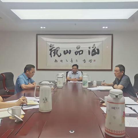 刘登山主持召开支部党员集体谈话会